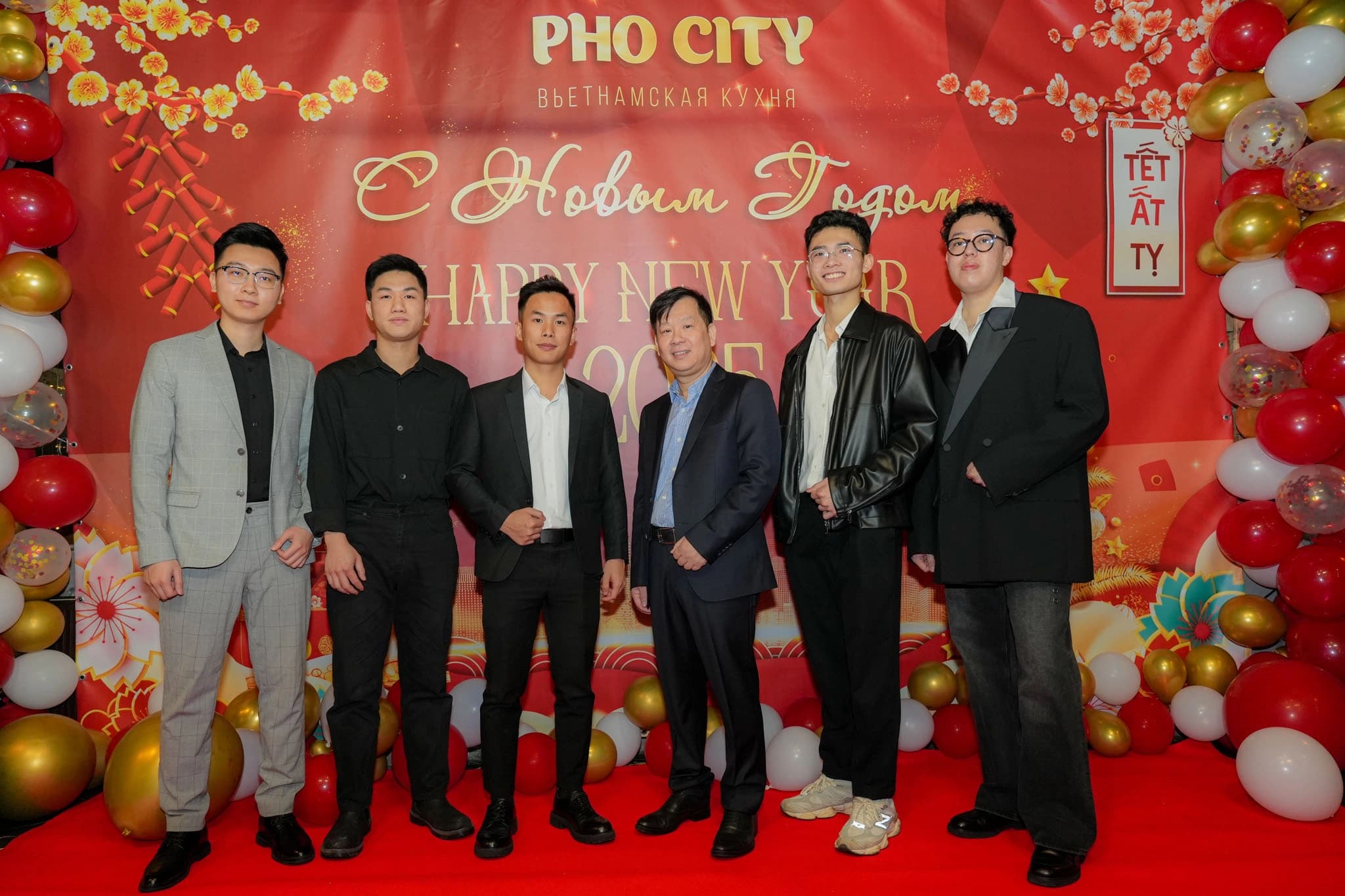Незабываемые моменты на новогоднем корпоративе Pho City 2025 🎉 - изображение 6