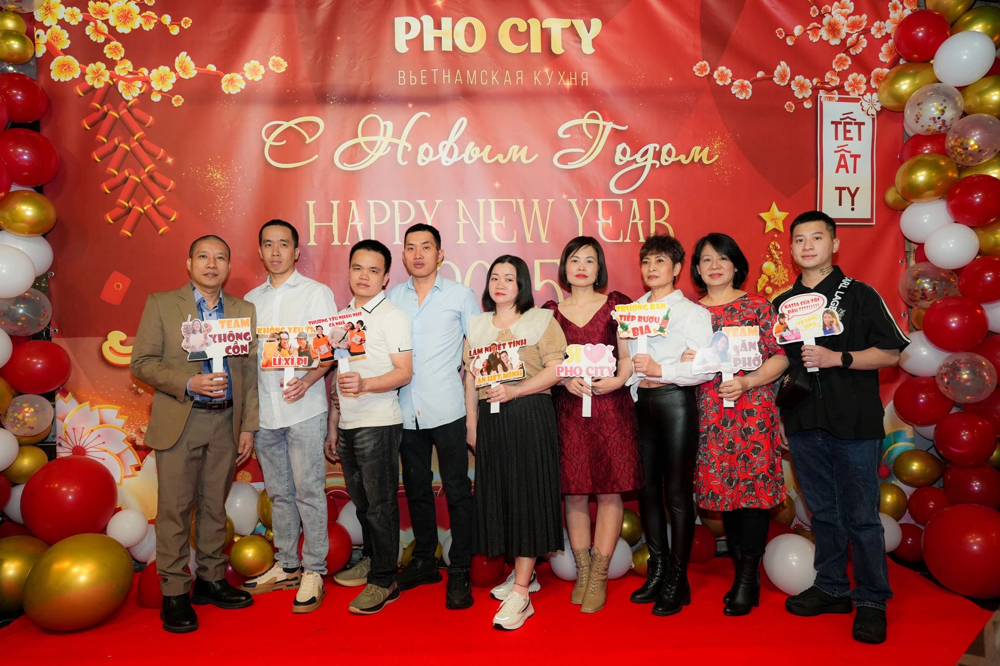 Незабываемые моменты на новогоднем корпоративе Pho City 2025 🎉 - изображение 13